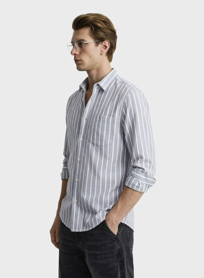 ذا انديان كراج كو Men Regular Fit Striped Cutaway Collar Full Sleeves Shirt