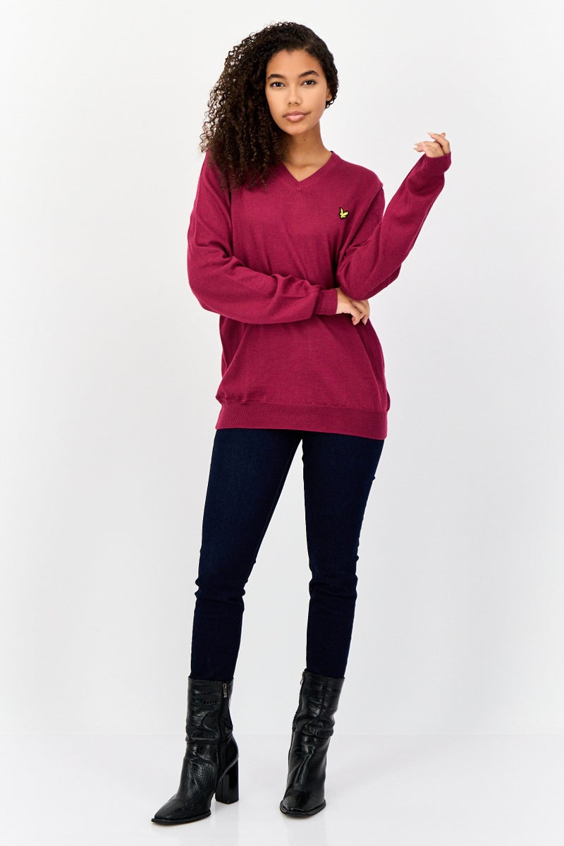 Lyle & Scott سويت شيرت نسائي بتصميم V، لون أحمر نبيذي - Image 2