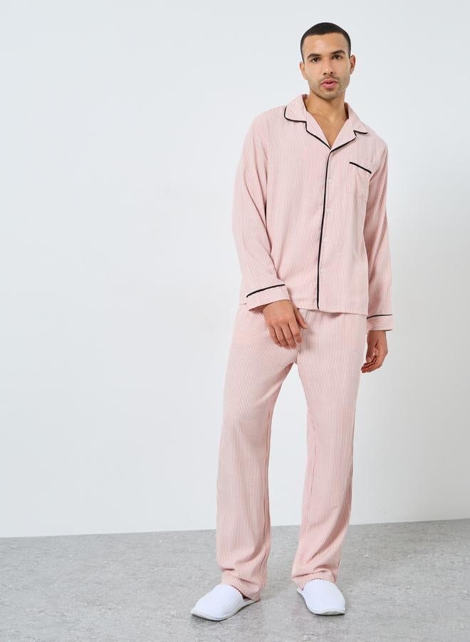 ستايلي طقم من بنطال بيجاما مع قميص مخطط - Image 1