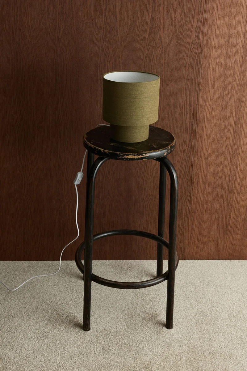 اتش اند ام مصباح طاولة صغير بغطاء من القماش