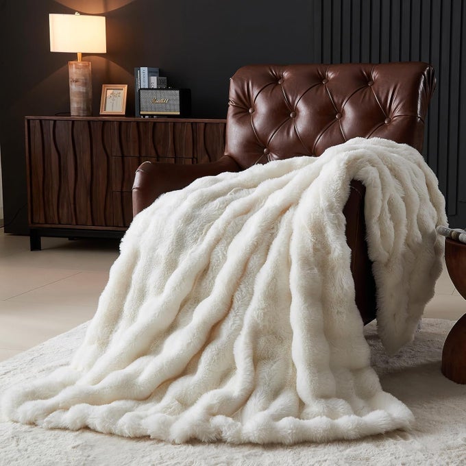LUXURY FLUFFY RABBIT FUR THROW BLANKET SUPER SOFT BUBBLE FAUX FUR BLANKET WARM FUZZY LARGE BLANKET FOR BED COUCH CAR COZYWHITE 153X203CM