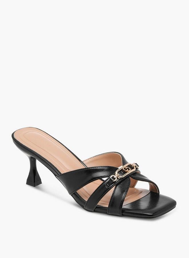 سيليست صنادل نسائية سهلة الارتداء بحزام متقاطع وزخرفة معدنية - Image 1