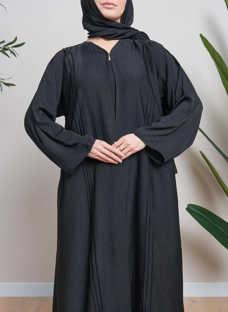 كوتور لابس Black Front Pintuck Abaya with Sheila