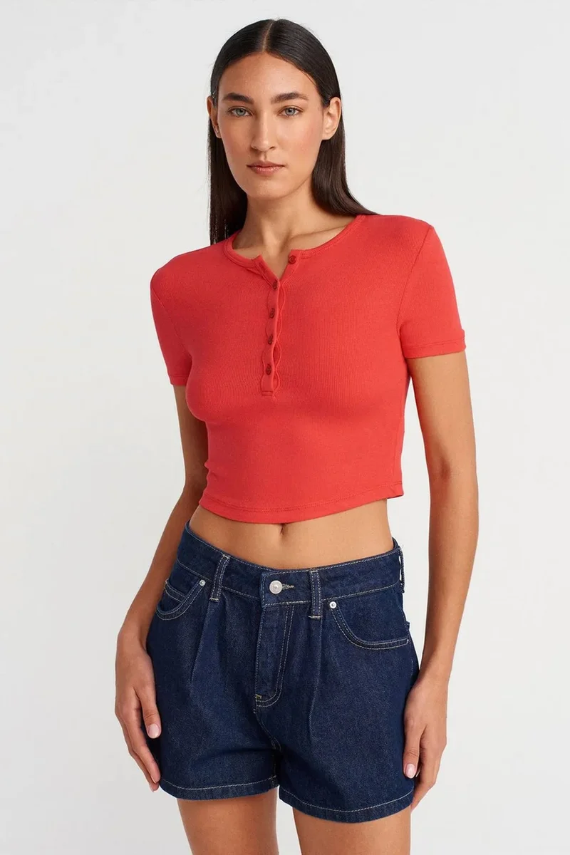 ديلفين DILVIN Slim Fit Crop Blouse With Buttons