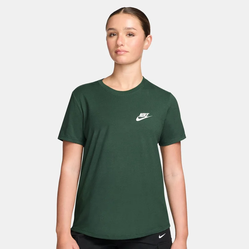 Nike Women's Sportswear Club Essentials T-Shirt