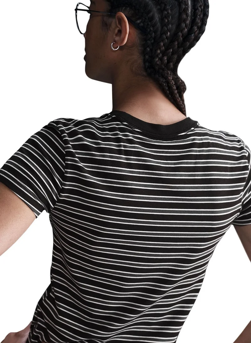 Nike Nsw Chill Knit T-Shirt