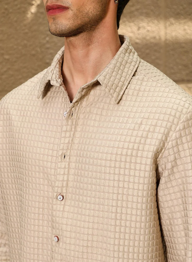 Campus Sutra Campus Sutra Men's Buff Beige Quad-Tactile Oversized Shirt For Casual Wear | Spread Collar | Long Sleeve | Button Closure | Oversized Shirt Crafted With Comfort Fit For Everyday Wear