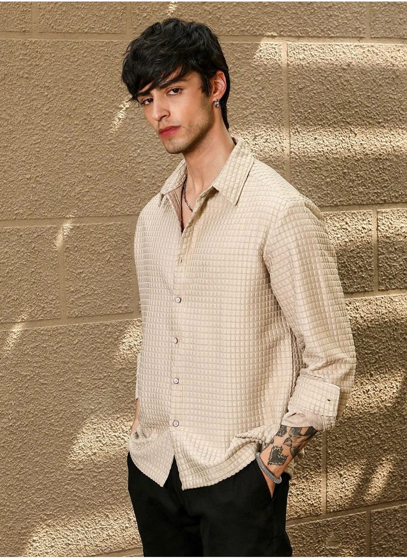كامبوس سوترا Campus Sutra Men's Buff Beige Quad-Tactile Oversized Shirt For Casual Wear | Spread Collar | Long Sleeve | Button Closure | Oversized Shirt Crafted With Comfort Fit For Everyday Wear