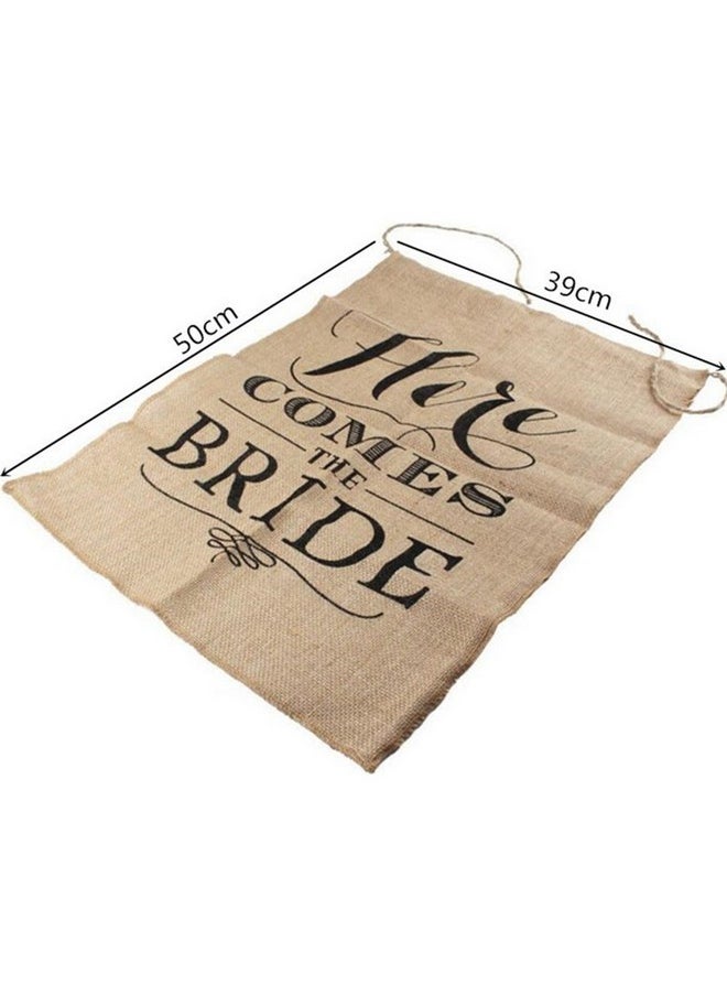 BESTOYARD - Burlap Wedding Direction Sign Bride Sign Banner Here Comes The Bride Wedding Flag Decoration Rustic Ceremony Sign 40 X 50 Cm - Image 1