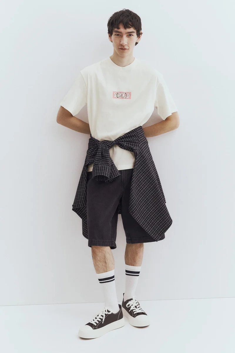 اتش اند ام تي-شيرت مطبوع بتصميم فضفاض