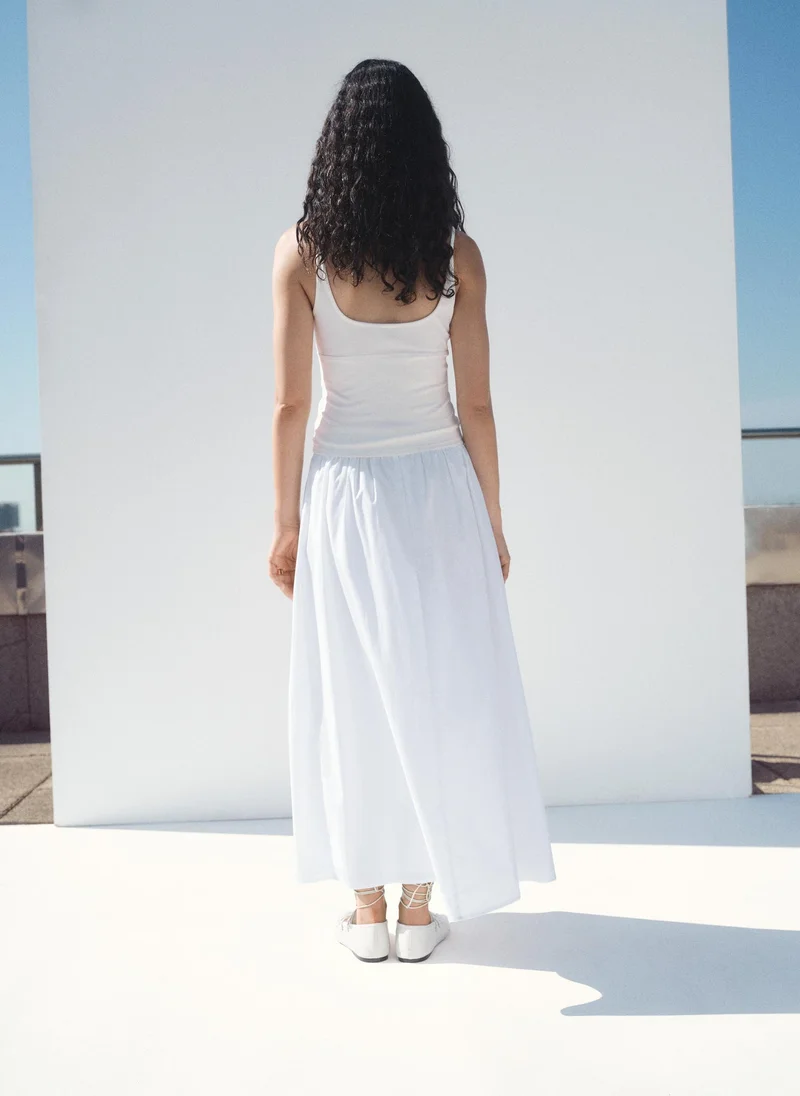 مانجو بلوزة قطنية بياقة على شكل حرف