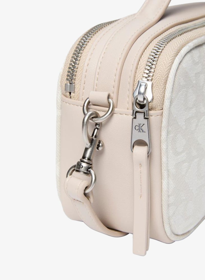 Calvin Klein Jeans Logo Crossbody Bag - Image 3