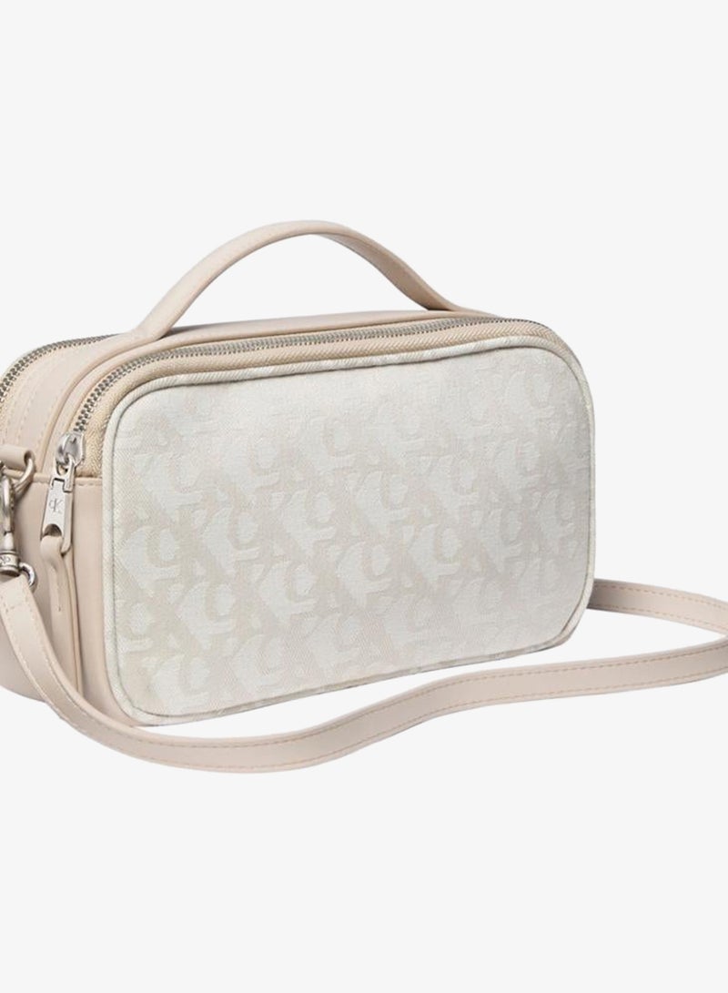 Calvin Klein Jeans Logo Crossbody Bag - Image 2