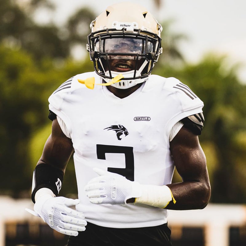 Battle قفازات كرة القدم للمتلقين من باتل سبورتس تريبل ثريت، قفازات لاصقة للبالغين والشباب - حجم صغير للبالغين، أبيض - Image 4