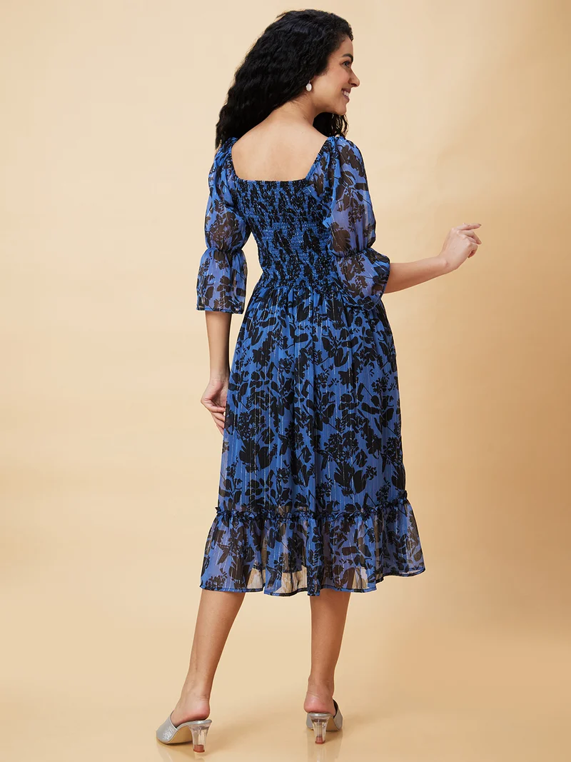 جلو باص Women Blue Floral Printed Square Neck Puff Sleeve Smocked Tiered A-Line Midi Dress