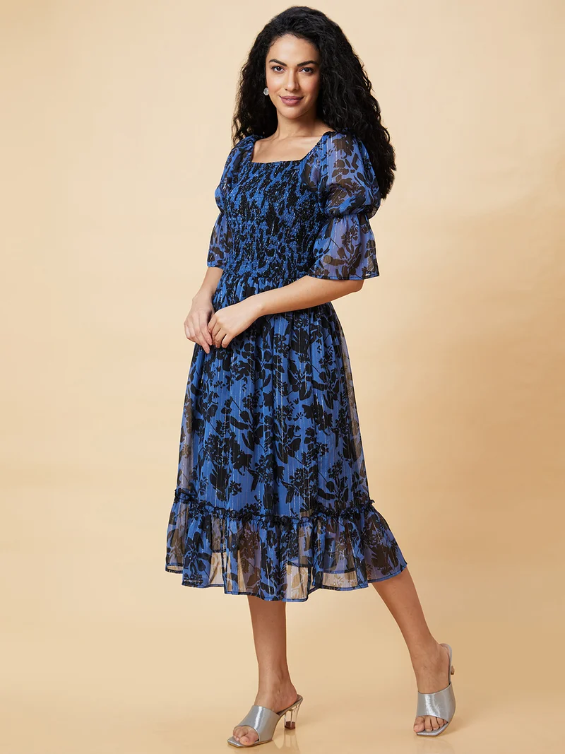 جلو باص Women Blue Floral Printed Square Neck Puff Sleeve Smocked Tiered A-Line Midi Dress