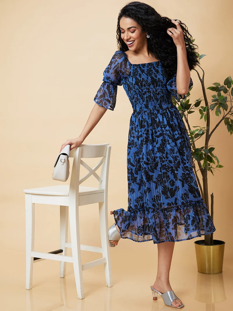 جلو باص Women Blue Floral Printed Square Neck Puff Sleeve Smocked Tiered A-Line Midi Dress