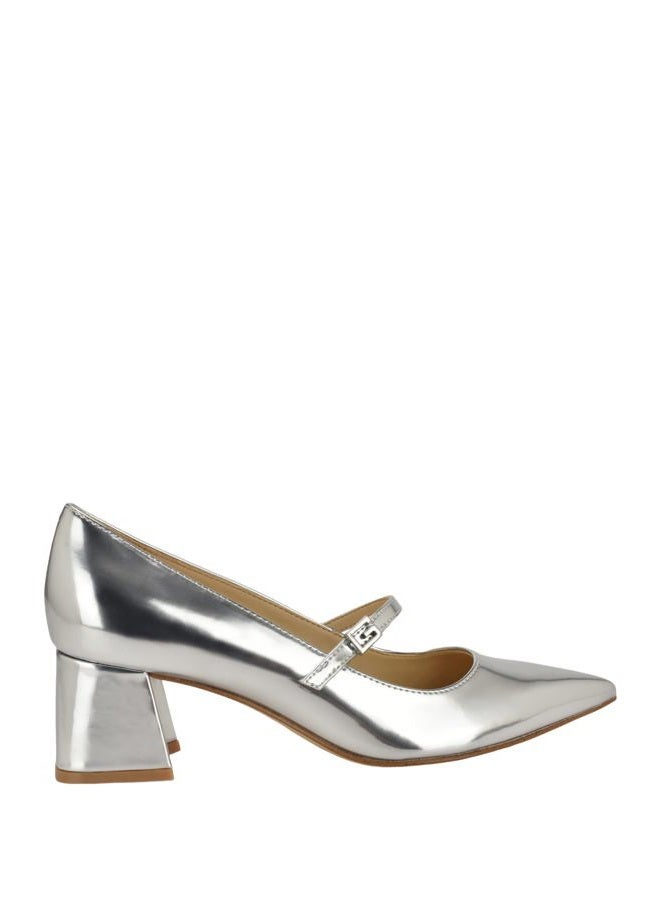 GUESS حذاء زاندز للنساء، فضي 040، 37.5 EU - Image 2
