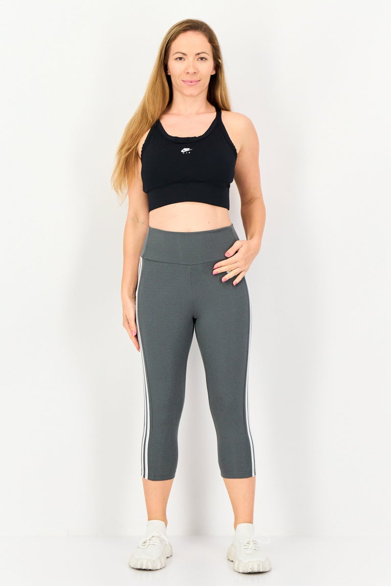 Nike حمالة صدر رياضية للنساء بشعار العلامة التجارية، سوداء - Image 2