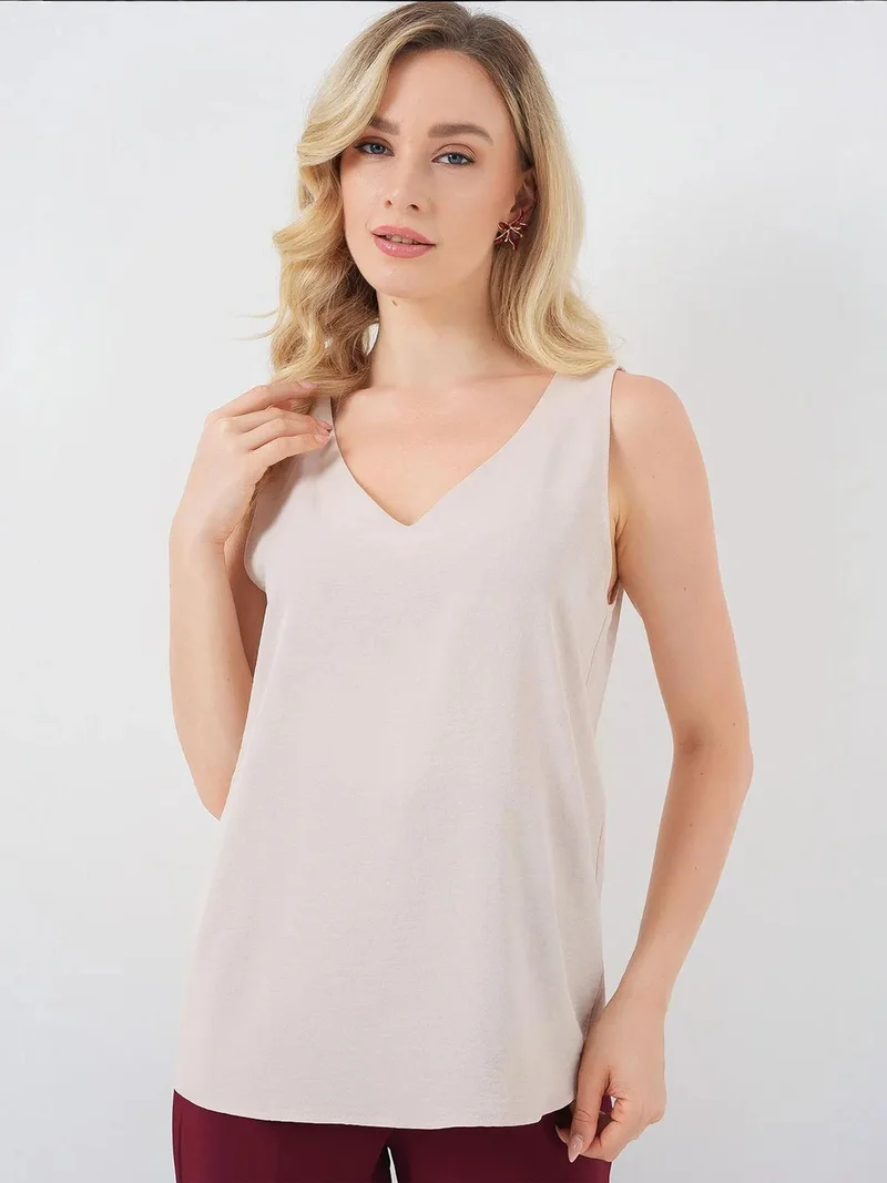 بيغ دارت بلوزة بدون أكمام بياقة على شكل حرف  بنقوش