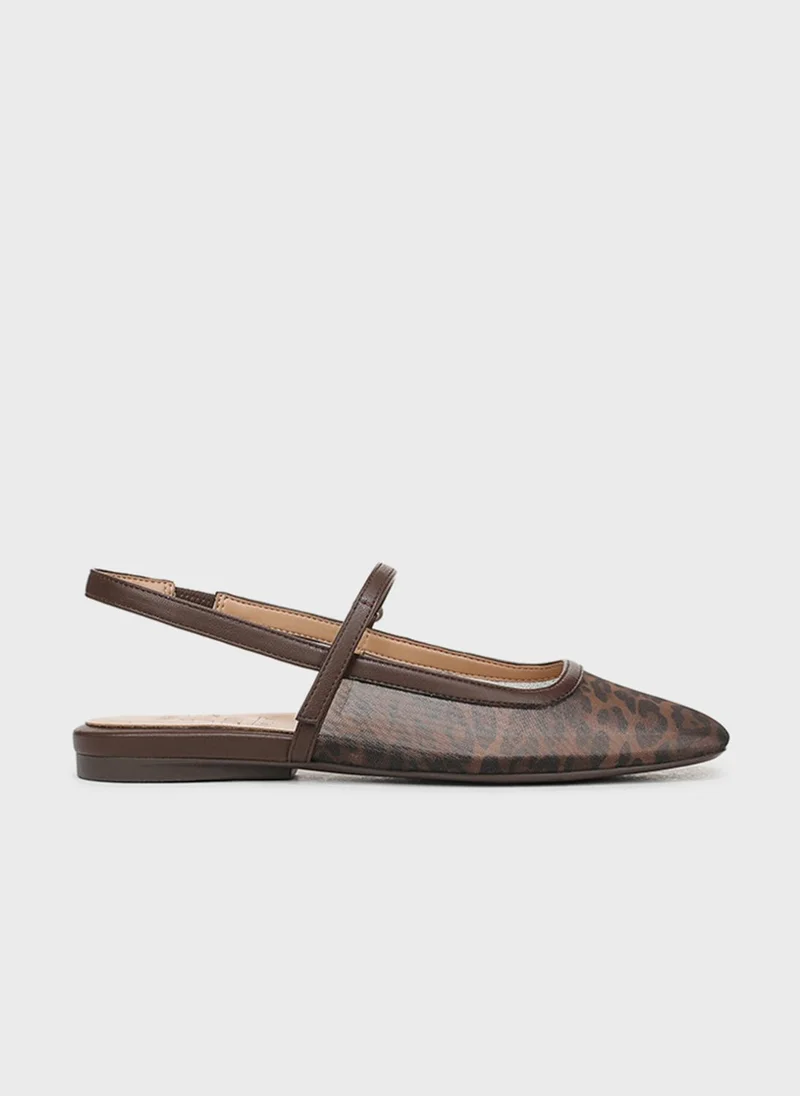 Naturalizer Womens NACONNIE2 Animal Print Flat Sandals, Brown