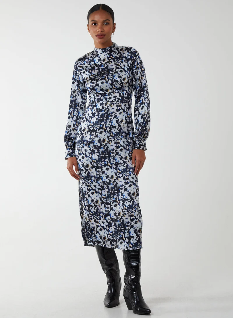 بلو فانيلا فستان بياقة عالية وطبعة زهور