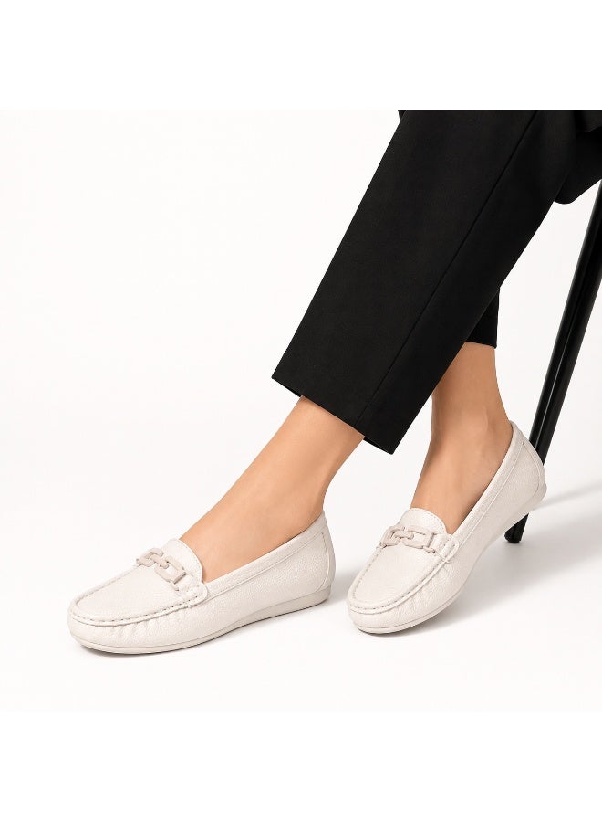 Elegant women's loafer with a flat heel – everyday style with lasting comfort – available in various sizes and colors - Image 1