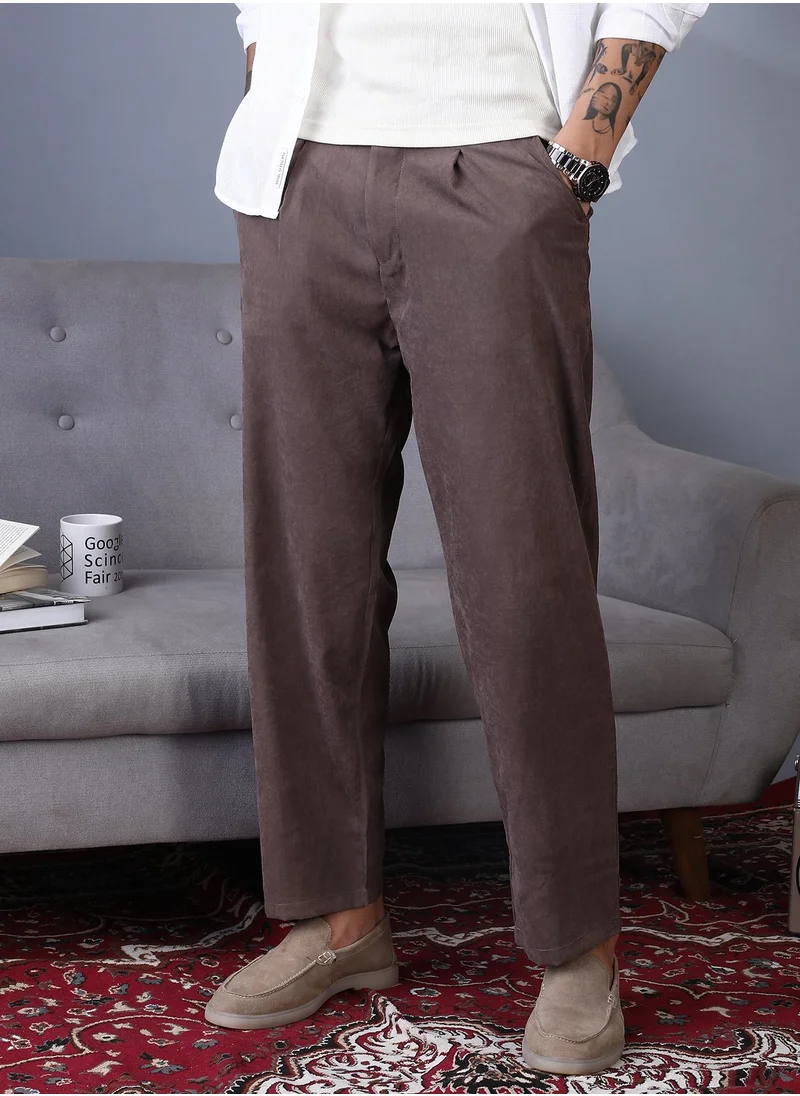 كامبوس سوترا Campus Sutra Men's Coffee Brown Corduroy Pleated Trousers For Casual Wear | Mid-Rise | Straight Fit | Button Closure | Trousers Crafted With Comfort Fit For Everyday Wear