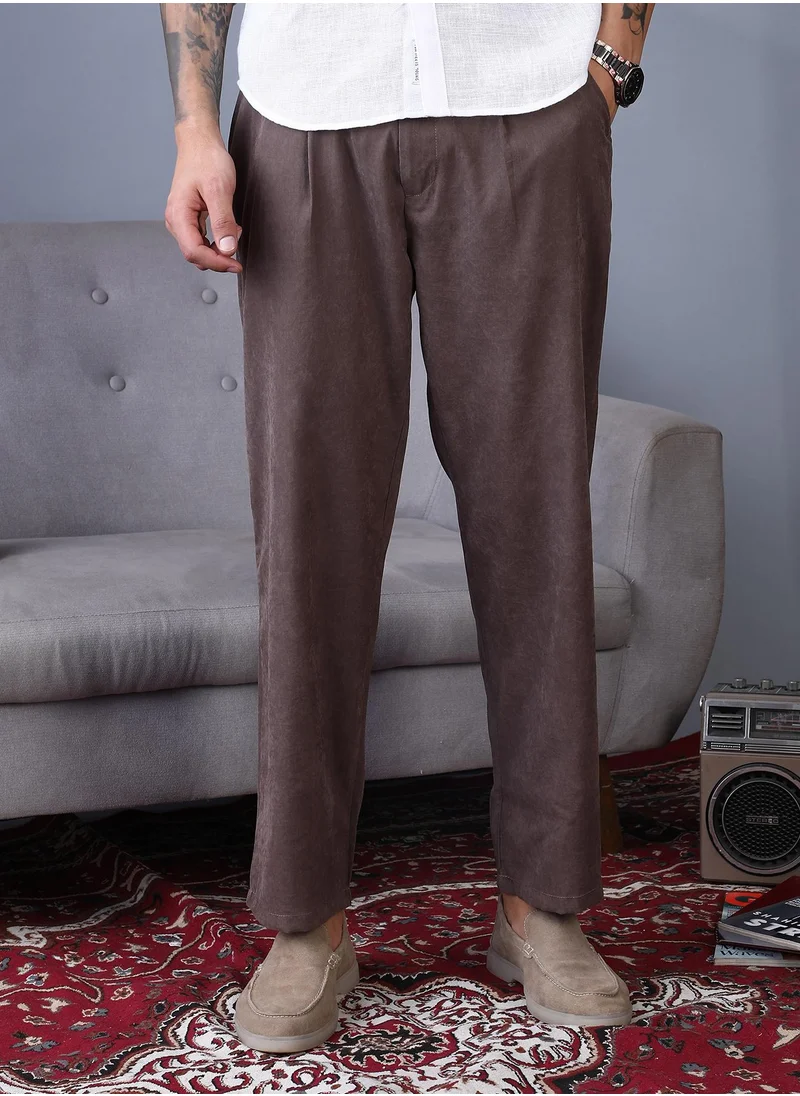 كامبوس سوترا Campus Sutra Men's Coffee Brown Corduroy Pleated Trousers For Casual Wear | Mid-Rise | Straight Fit | Button Closure | Trousers Crafted With Comfort Fit For Everyday Wear
