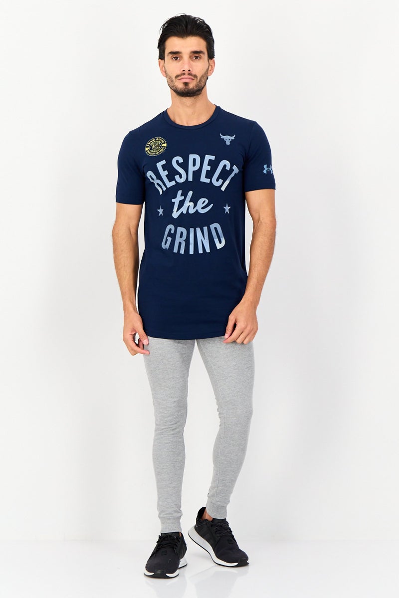 UNDER ARMOUR تي شيرت رجالي فضفاض بأكمام قصيرة للخارج، أزرق داكن - Image 3