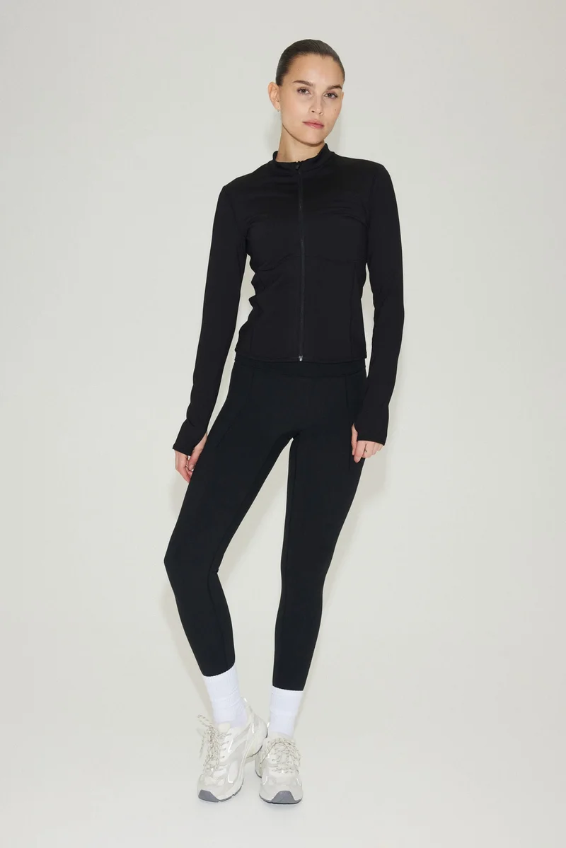 اتش اند ام جاكيت رياضي بسحاب وتقنية دراي موف