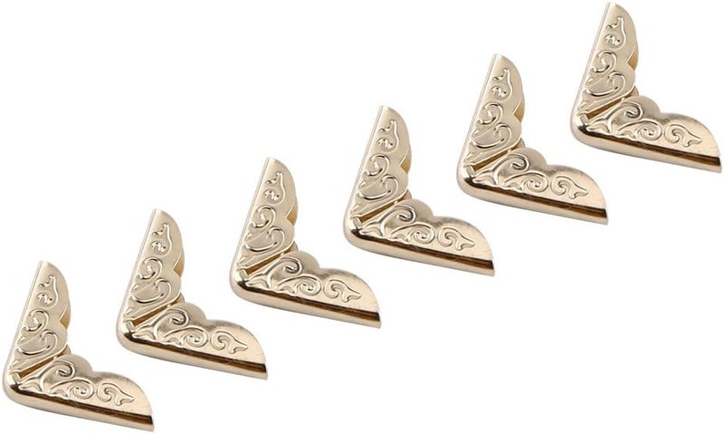 كلاراكو واقي زوايا معدني للكتب، 100 قطعة، واقيات زوايا معدنية لألبومات القصاصات، وألبومات الصور، وقوائم الكتب التذكارية، ومذكرات حماية الزوايا، لون أصفر ذهبي، عبوة من 100 قطعة - Image 1