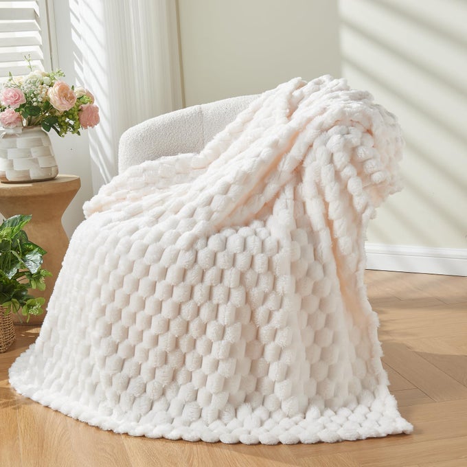 SUPER SOFT THROW BLANKET IVORY PREMIUM SILKY FLANNEL FLEECE 3D CLOUDS STYLISH JACQUARD LIGHTWEIGHT BED BLANKET ALL SEASON USE 350GSM IVORY THROW50X60