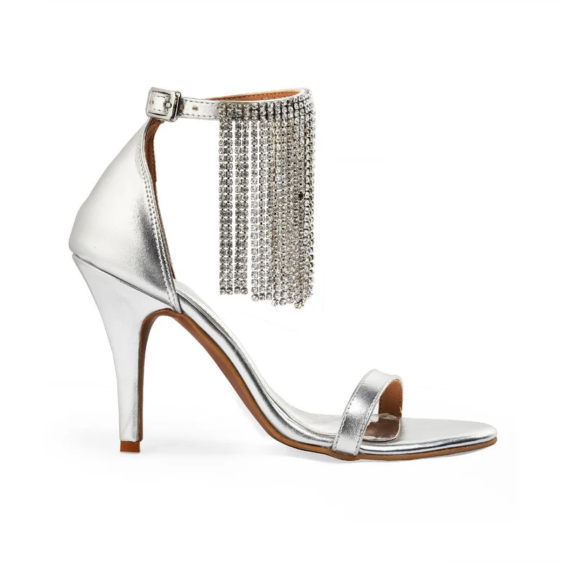 زوري وورلد كعب نسائي فضي مرصع بالكريستال من آيريس - كعب مريح بارتفاع . بوصة