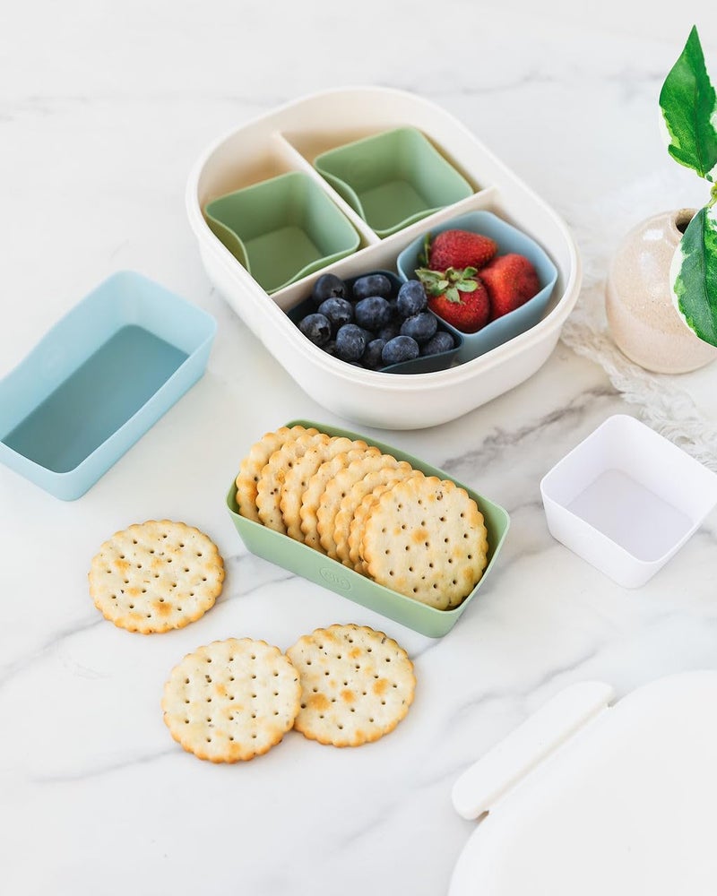 The Silicone Kitchen كوب الخبز السيليكوني القابل لإعادة الاستخدام من The Silicone Kitchen  غير سام  خالي من BPA  آمن للغسل في غسالة الصحون  ملحقات صندوق الغداء  فواصل صندوق الغداء  مربع ومستطيل  24 قطعة  أزرق  أبيض  أخضر - Image 2