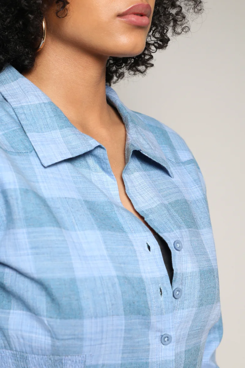 كامبوس سوترا Women's Blue Buffallo Check Cinched Cropped Shirt