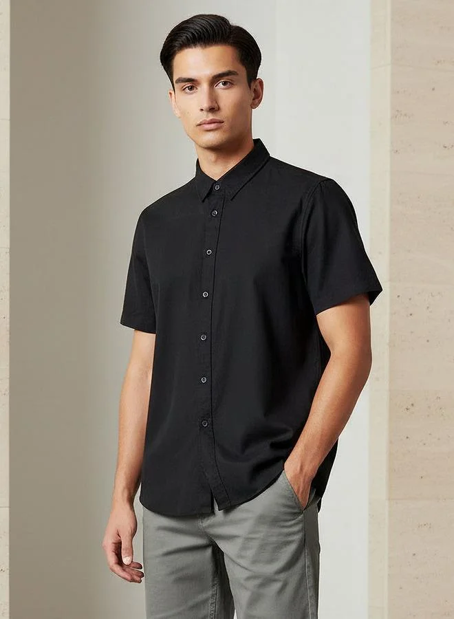 Men Regular Fit Button Down Collar Short Sleeve Shirt