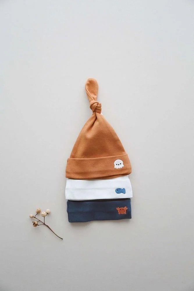 اوهلالا كوالا 3-Piece Newborn Embroidered Hat Model 4