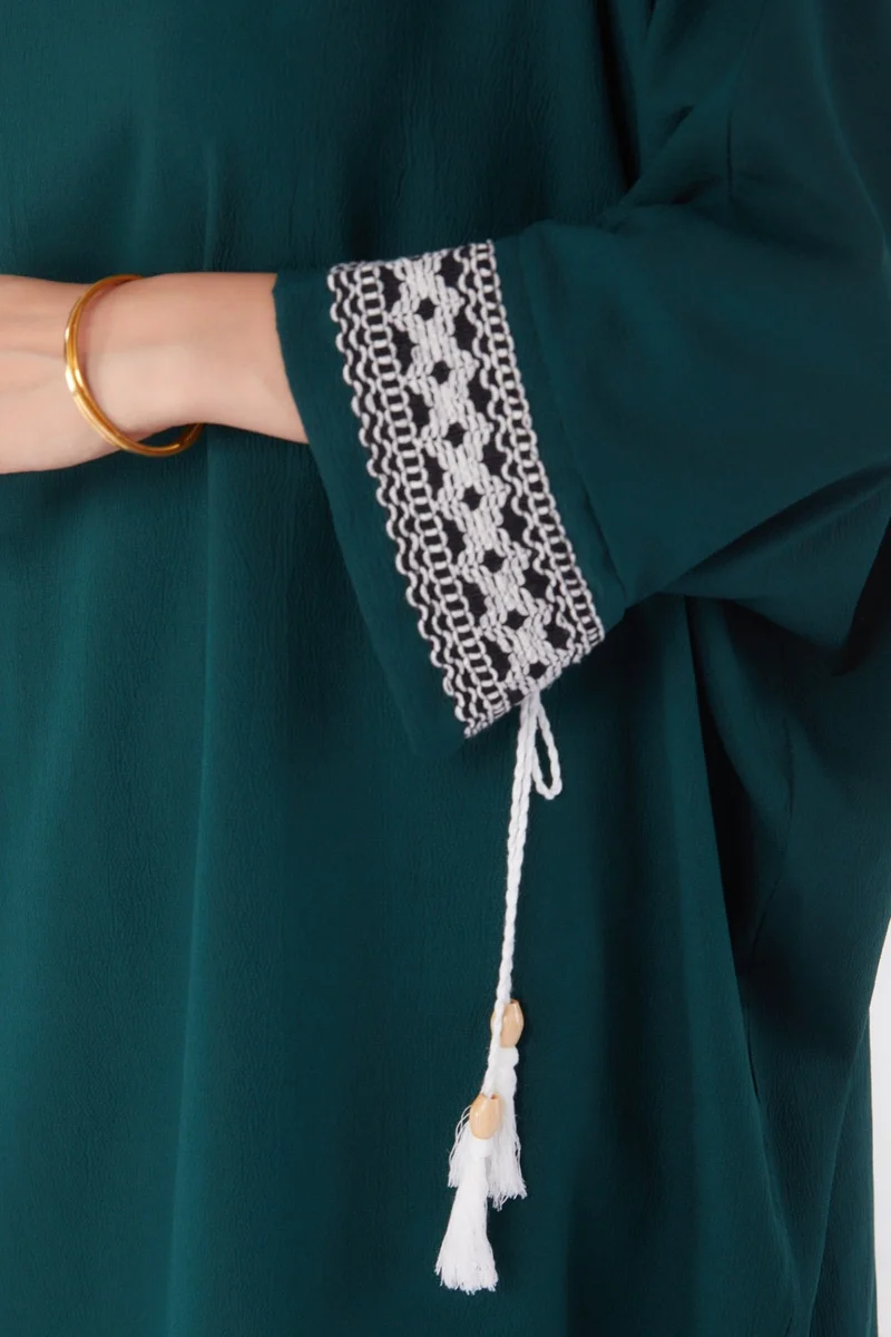 Tofisa Plain Crew Neck Women's Green Tassel Bat Sleeve Tunic - 13256