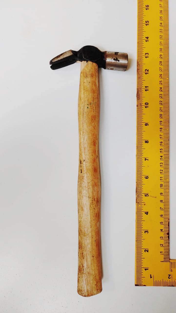 FTE 300 grams Stainless Steel Hammer With wooden handle L330 x W100mm 25mm Dia - Image 3
