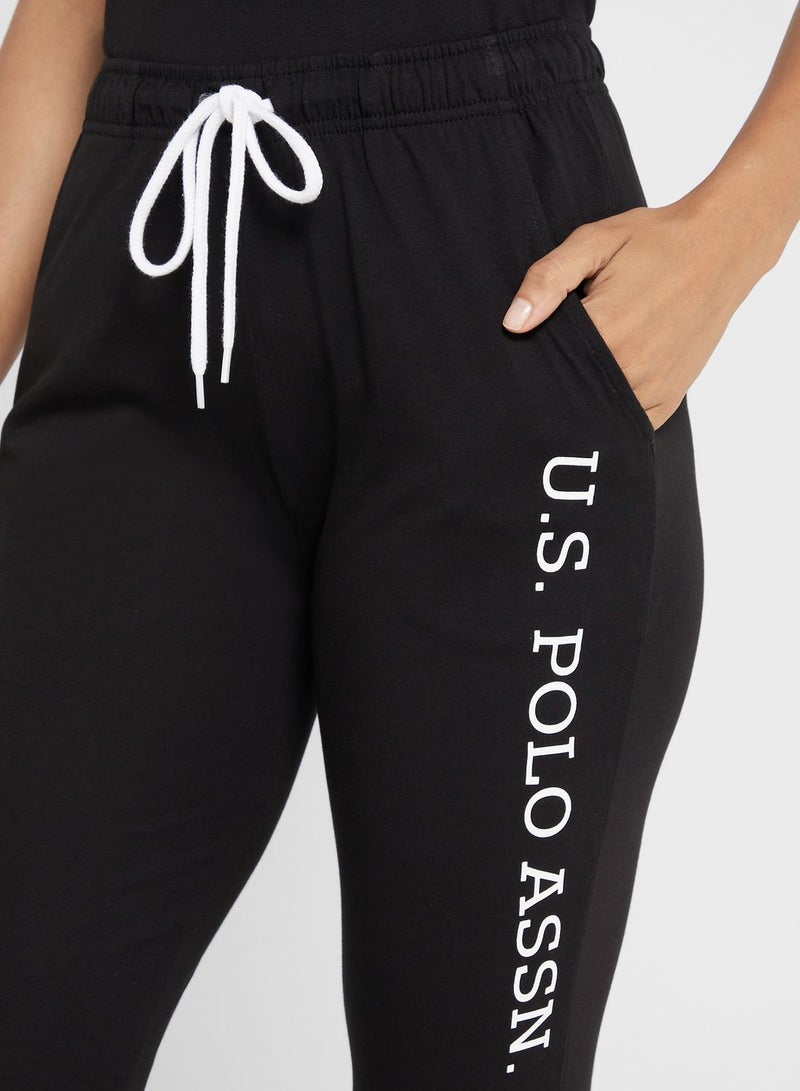 U.S. Polo Assn. بنطال رياضي برباط وشعار  - Image 3