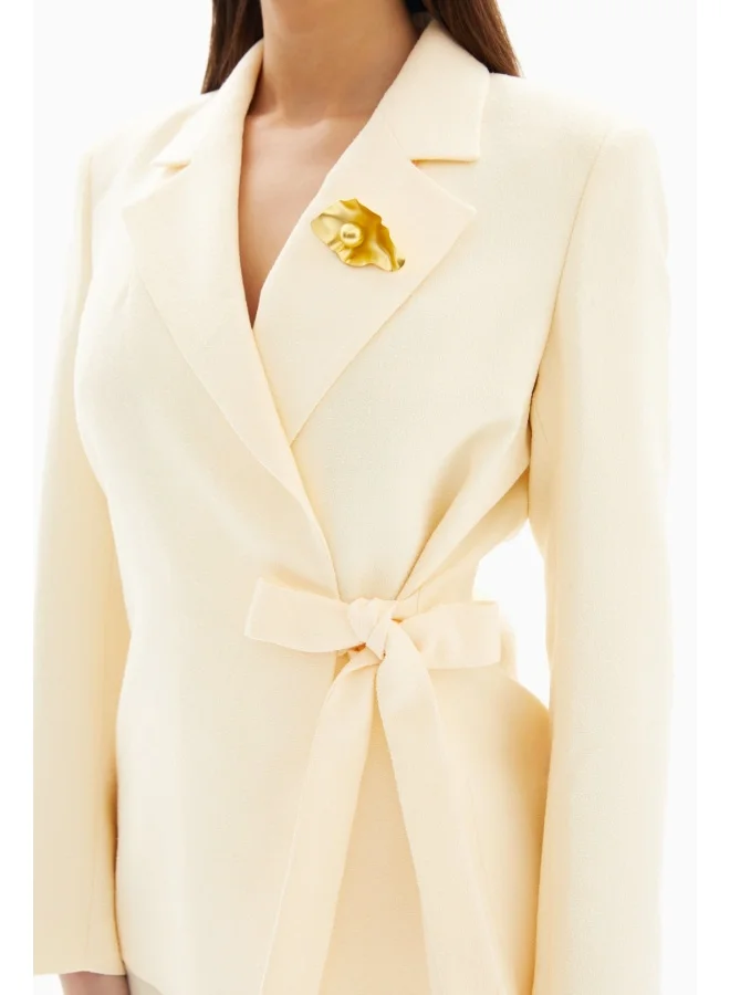 Wecre8 Cream White Set of Brooch Blazer Jacket and Trousers