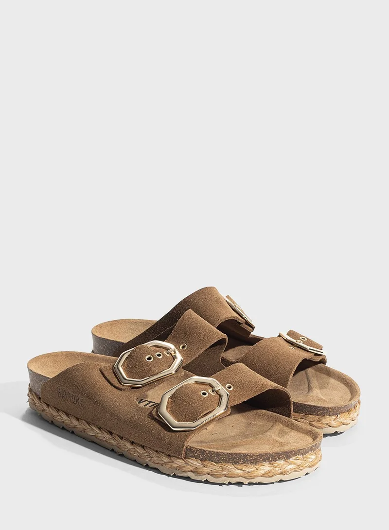 بيتون صندل مسطح بحزامين أطلس