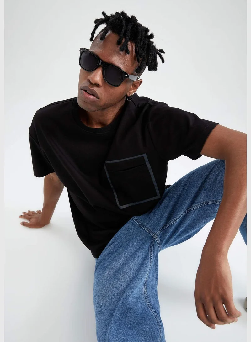 ديفاكتو Boxy Fit Short Sleeve One Side Pocket T-Shirt