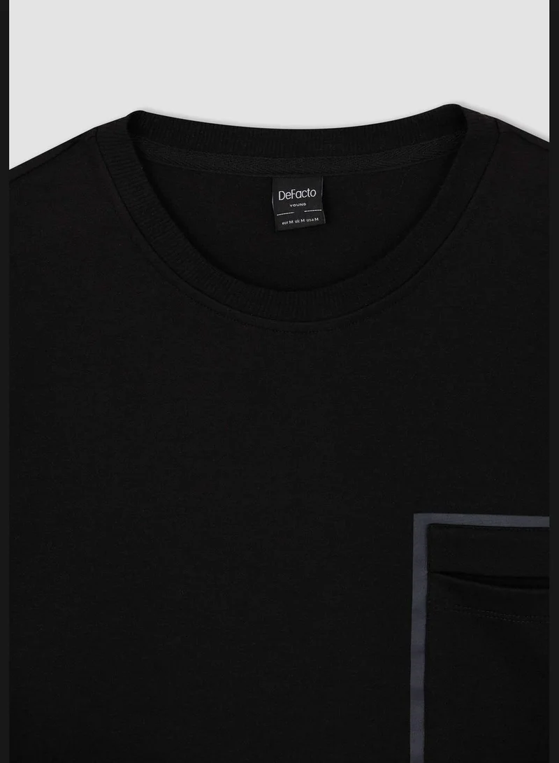ديفاكتو Boxy Fit Short Sleeve One Side Pocket T-Shirt