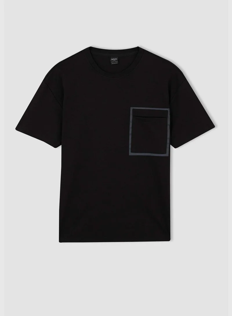 ديفاكتو Boxy Fit Short Sleeve One Side Pocket T-Shirt