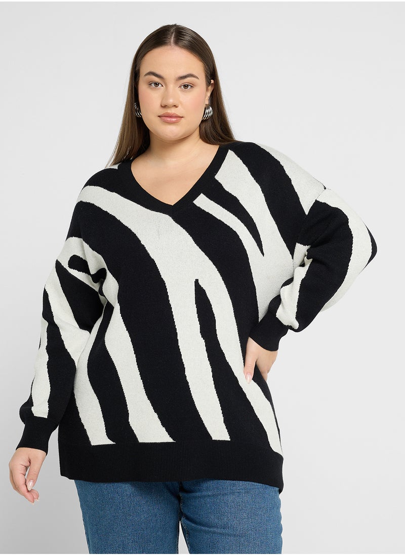 Vero Moda Curve - V Neck Knitted Sweater - Image 1