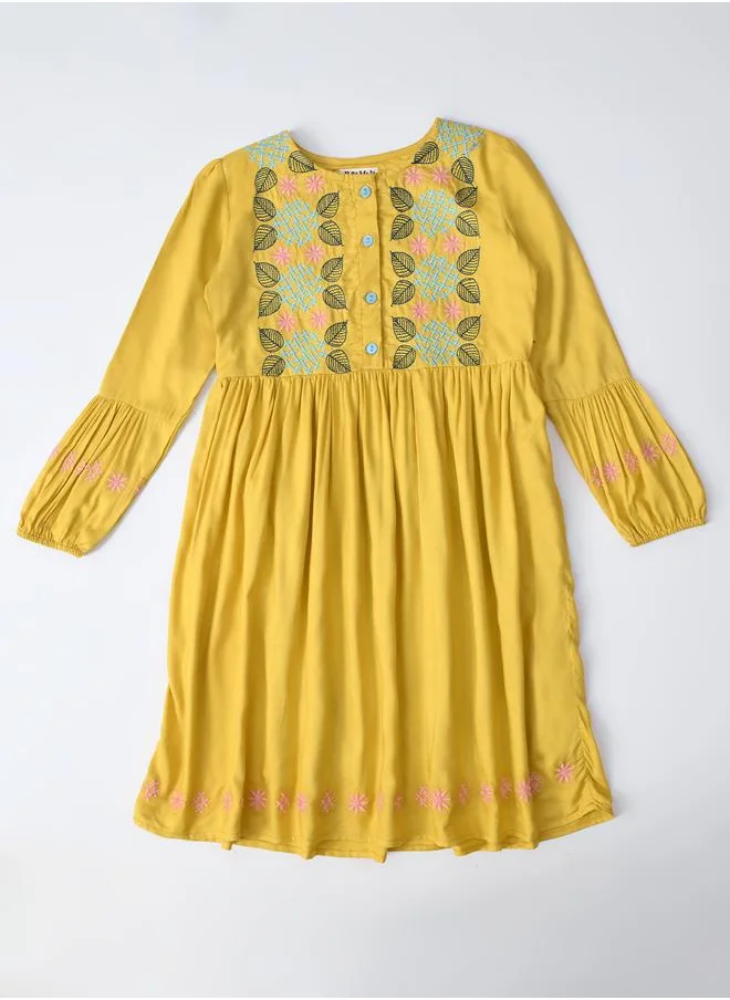 بيلا مودا Bella Moda Embroidered 3/4 Sleeves Cotton Dress with Button Front
