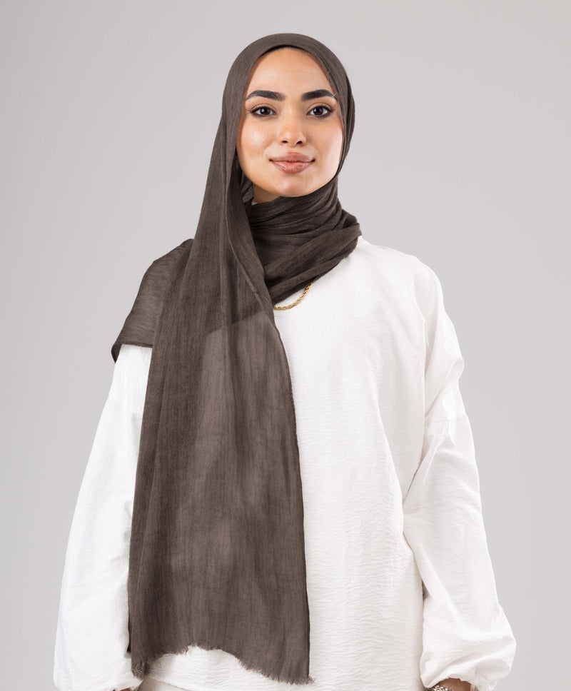 طرحة ناعمة من مادة سبونجية داكنة