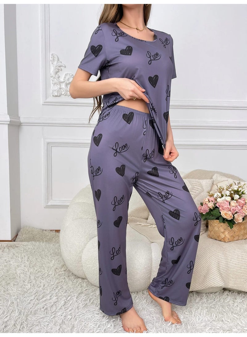 طقم بيجامة نسائي أنيق باللون الأورجواني مع طباعة “Love” وقلوب سوداء - Image 2